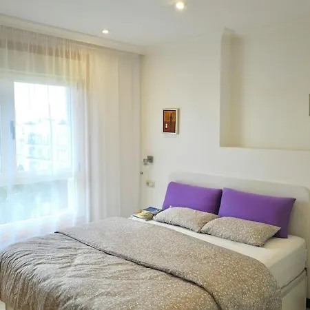 Views And Location, We Have It! Апартаменти
